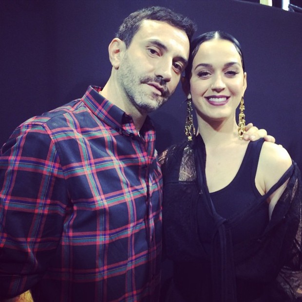 Riccardo Tisci e Katy Perry após o desfile da Givenchy  (Foto: Repodrução / Instagram)