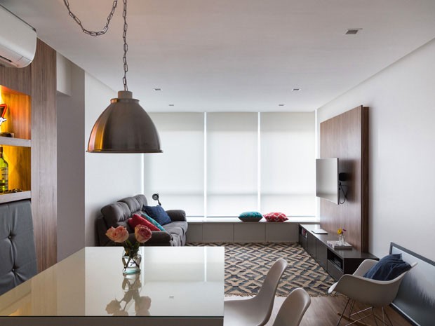 Cores e estampas em um apartamento vibrante (Foto: Marcelo Donadussi / divulgação)