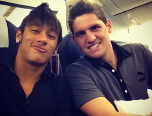 Neymar e Rafael no avião (Foto: Reprodução / Twitter)