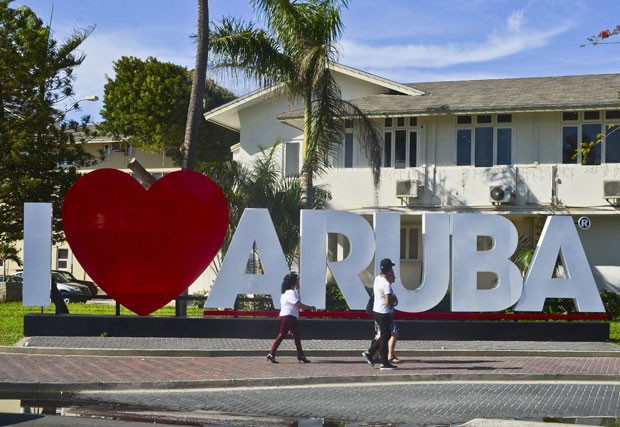 Placa na ilha de Aruba (Foto: Luis Acosta/AFP)