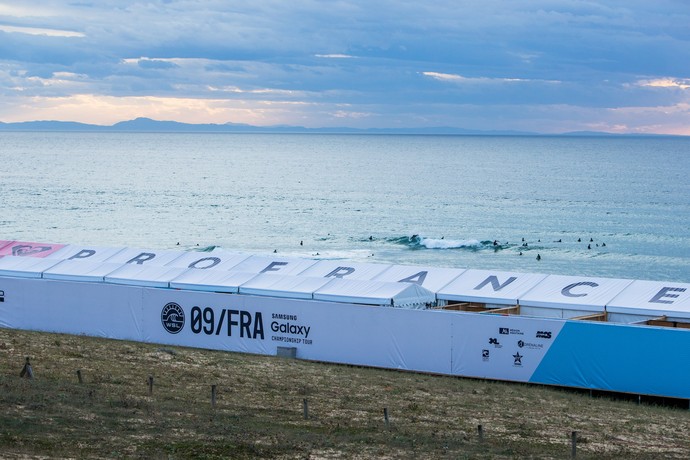 Stand da etapa de Hossegor, na França, do Mundial de Surfe (Foto: WSL)