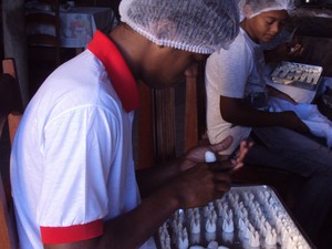 Edivaldo tem orgulho de produzir o biscoito mais famoso do Tocantins (Foto: Jesana de Jesus/G1)