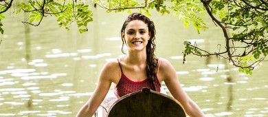 Isabelle Drummond aparece molhada em cena da 1ª fase (João Miguel Júnior/TV Globo)