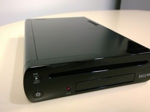 Wii U na cor preta com 32 GB para armazenar games é o modelo do console vendido no Brasil (Foto: Bruno Araujo/G1)