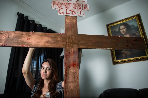Retrato de Viviany Beleboni, que desfilou crucificada na Parada Gay no último domingo (7) em São Paulo (Foto: Victor Moriyama/G1)