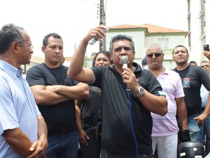 Presidente da Abecs afirma que policiais continuarão com o movimento (Foto: Catarina Costa/G1 PI)