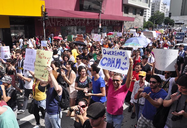 Manifestantes de São Paulo protestam contra a permanência do deputado Marco Feliciano na presidência da Comissão de Direitos Humanos da Câmara (Foto: Cris Faga/Estadão Conteúdo)