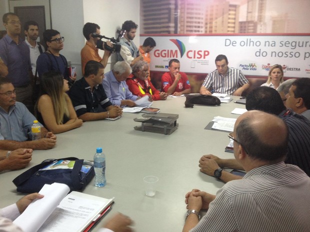 Reunião do Comut sobre aumento da passagem de ônibus em Caruaru (Foto: Divulgação/ AETPC)