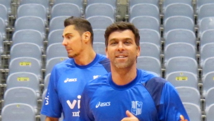 Marcelinho treino vôlei (Foto: Marcello Pires)