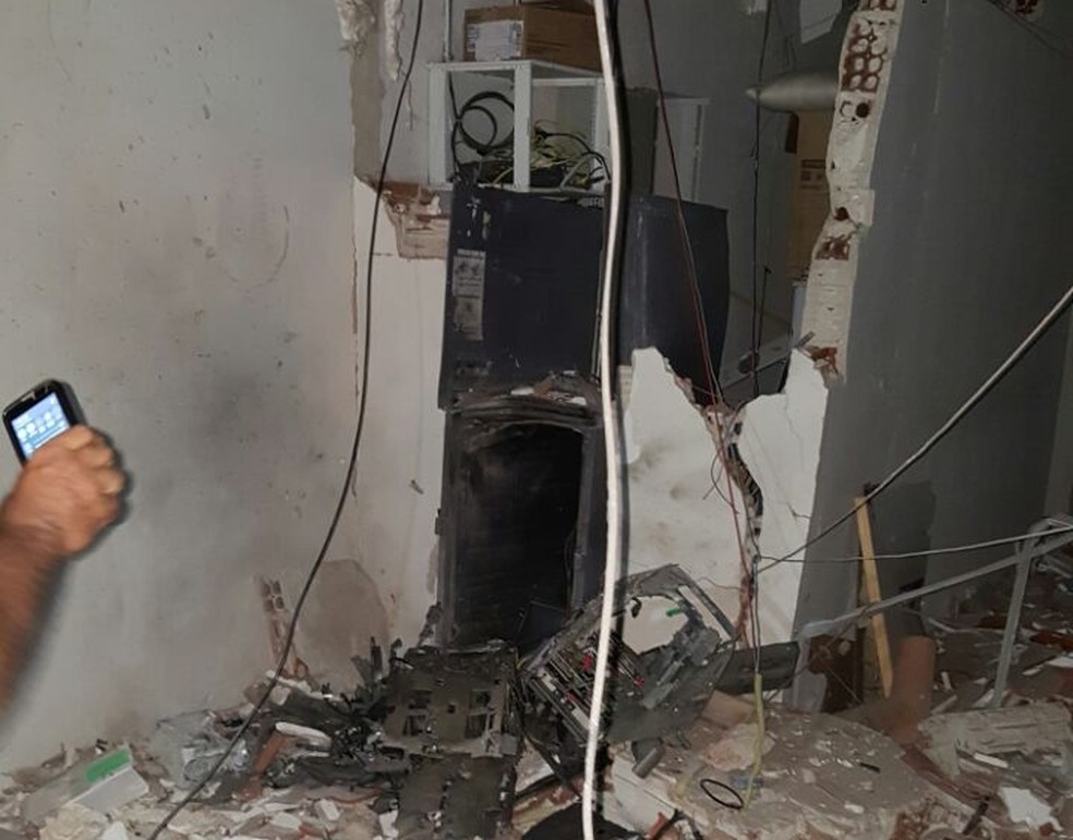 Bandidos explodiram caixa em agência de Sítio Novo (Foto: Divulgação/PM)