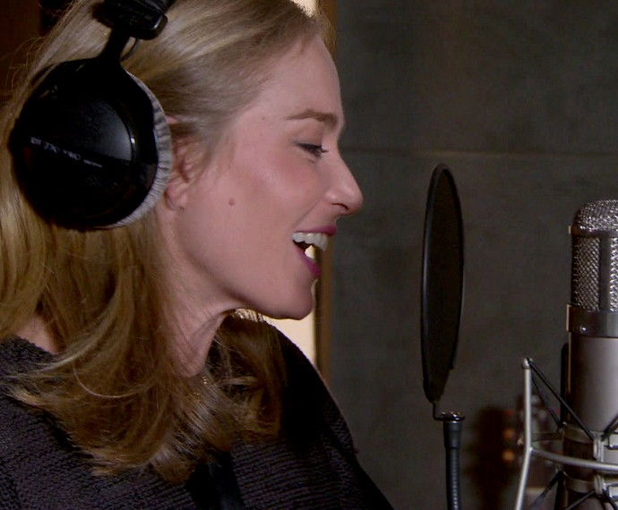 Angélica solta a voz no estúdio de Fernando e Sorocaba (Foto: TV Globo)