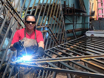 Mulher diz que superou limites, desprezos e humilhaes que sofria. (Foto: Rodrigo Lorenzon/Sebrae-MT)