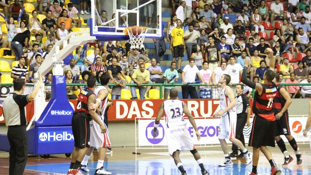 Marquinhos foi o cestinha da partida com 20 pontos (Foto: Thiago Fidelix) Marquinhos foi o cestinha da partida com 20 pontos (Foto: Thiago Fidelix)