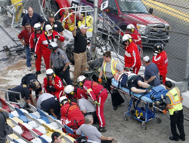 Acidente ocorreu na última volta de corrida em Daytona Beach (Foto: David Graham/AP)
