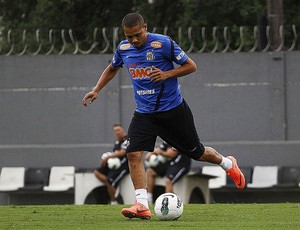 Adriano em treino do Santos (Foto: Ricardo Saibun / Divulgação Santos FC)