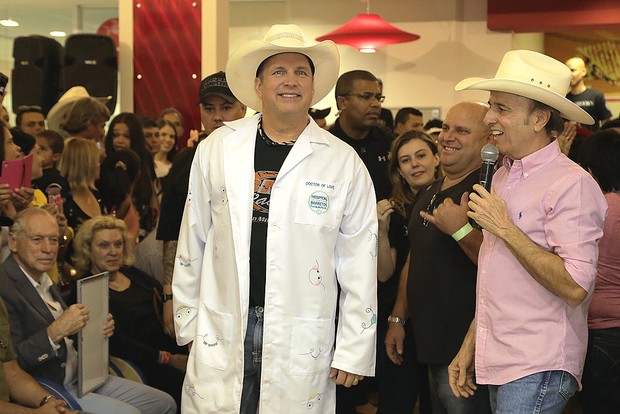 Garth Brooks em visita ao Hospital do Câncer de Barretos (Foto: Alessandra Gerzoschkowitz/EGO)