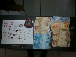 Drogas apreendidas pela polícia em Pinda. (Foto: Divulgação/PM)