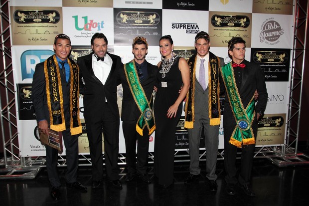 Cnadidatos do Mister Universo Brasil 2013 posam com a ex-BBB Joseane  (Foto: Orlando Oliveira/ Ag.Brayan Celebrity/ Divulgação)