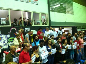 Demitidos participaram de assembleia. (Foto: Marcelo Mora/G1) Demitidos participaram de assembleia. (Foto: Marcelo Mora/G1)