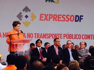 Presidente Dilma Rousseff participou de inauguração do BRT  em Santa Maria, no Distrito Federal (Foto: Filipe Matoso/G1)