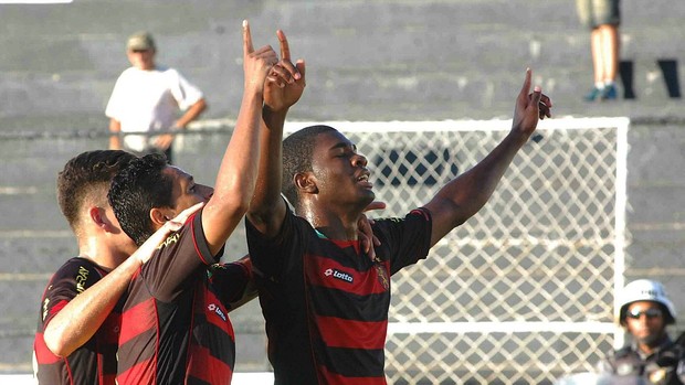 ypiranga x sport mateus lima (Foto: Aldo Carneiro / Pernambuco Press)