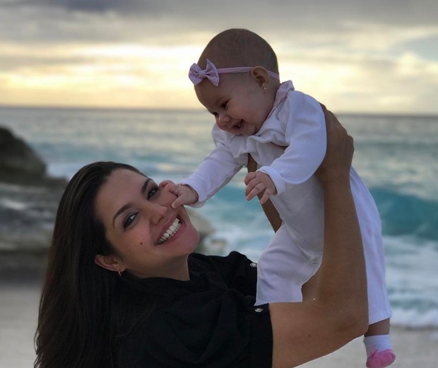 Thais Fersoza com a filha (Foto: Reprodução/Instagram)