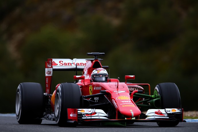 Ferrari foi para a pista catalã com algumas partes do carro pintadas de verde (Foto: Getty Images)
