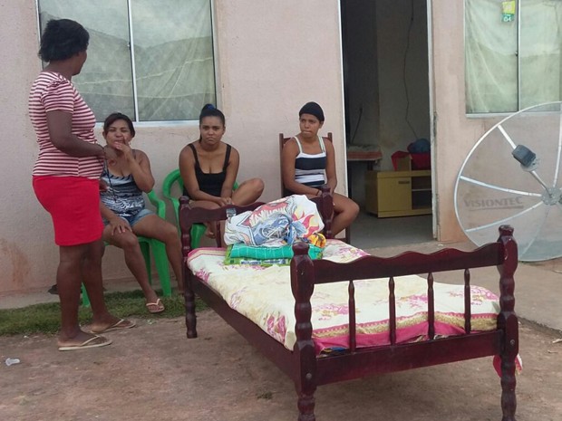 Conjunto residencial do Minha Casa Minha Vida, em Água Preta, é desocupado pela PF e PM (Foto: Kety Marinho/ TV Globo)