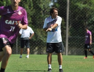Petkovic comanda treino do Atlético (Foto: Site oficial do Atlético-PR/Bruno Baggio)