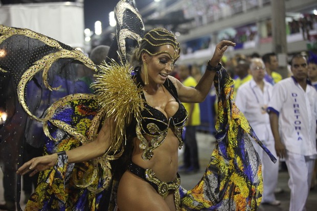 Carla Prata na Sapuca (Foto: Anderson Borde/ Ag. News)