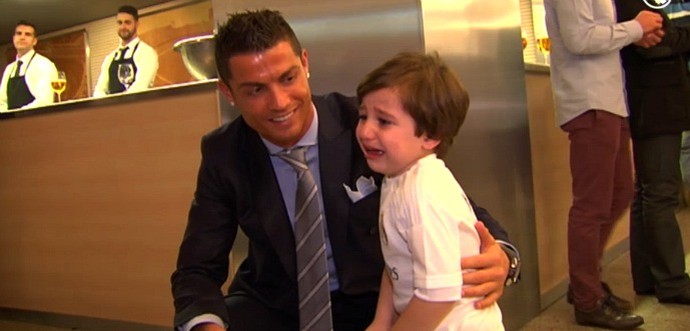 Cristiano Ronaldo e menino libanês Haidar (Foto: Reprodução / Real Madrid) Cristiano Ronaldo e menino libanês Haidar (Foto: Reprodução / Real Madrid)