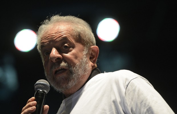 O ex-presidente Luiz Inácio Lula da Silva participa do lançamento da campanha "Se é público é para todos", no Rio (Foto: Fernando Frazão/Agência Brasil)