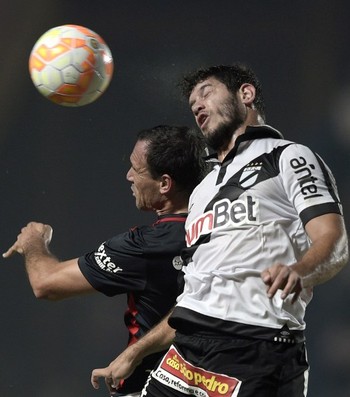 Mauro Matos e Matias  - San Lorenzo x Danubio (Foto: AFP)