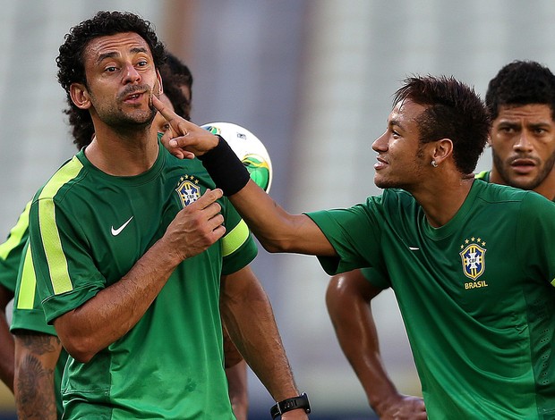 Neymar e Fred treino Seleção Brasil  (Foto: EFE)