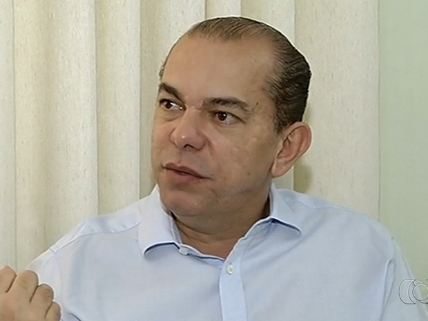 Ex-prefeito de Goiatuba, Fernando Costa Vasconcelos é suspeito de desvio de verbas públicas, em Goiás (Foto: Reprodução/TV Anhanguera)