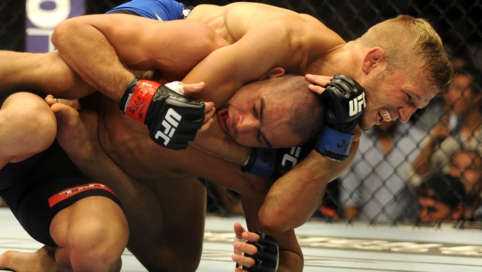 UFC 173 TJ Dillashaw e Renan Barao (Foto: Agência Reuters)