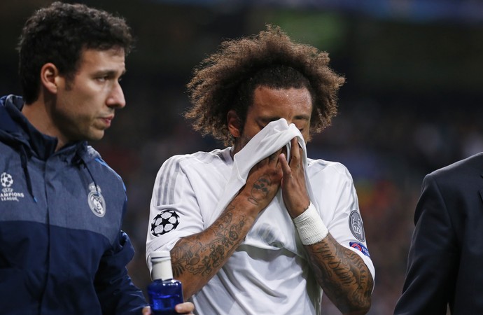 Marcelo lesão Real x PSG Champions (Foto: Reuters)