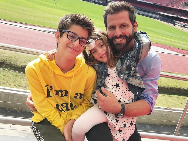 Henri Castelli com os filhos, Lucas e Maria Eduarda (Foto: Reprodução/Instagram)