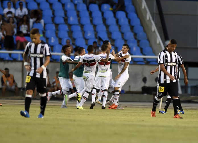 Botafogo x Santa Cruz comemoração (Foto: André Durão / GloboEsporte.com) Botafogo x Santa Cruz comemoração (Foto: André Durão / GloboEsporte.com)