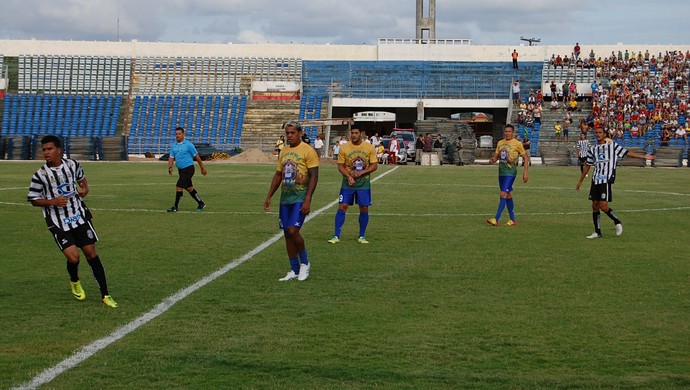 Jogo beneficente Amigos do Hulk x Treze (Foto: Silas Batista / GloboEsporte.com/pb) Jogo beneficente Amigos do Hulk x Treze (Foto: Silas Batista / GloboEsporte.com/pb)
