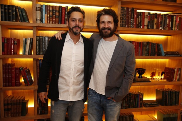 Alexandre Nero e Caco Ciocler na coletiva da novela Além do Horizonte (Foto: Alex Palarea e Felipe Panfilli/AgNews)