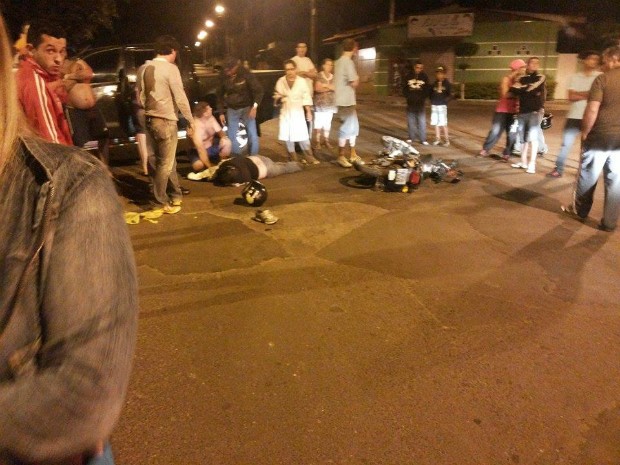 G Motociclista Fica Ferido Ap S Batida Caminhonete Em Avar