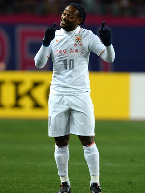 Corinthians faz reunião e tenta nova cartada para contratar Vagner Love