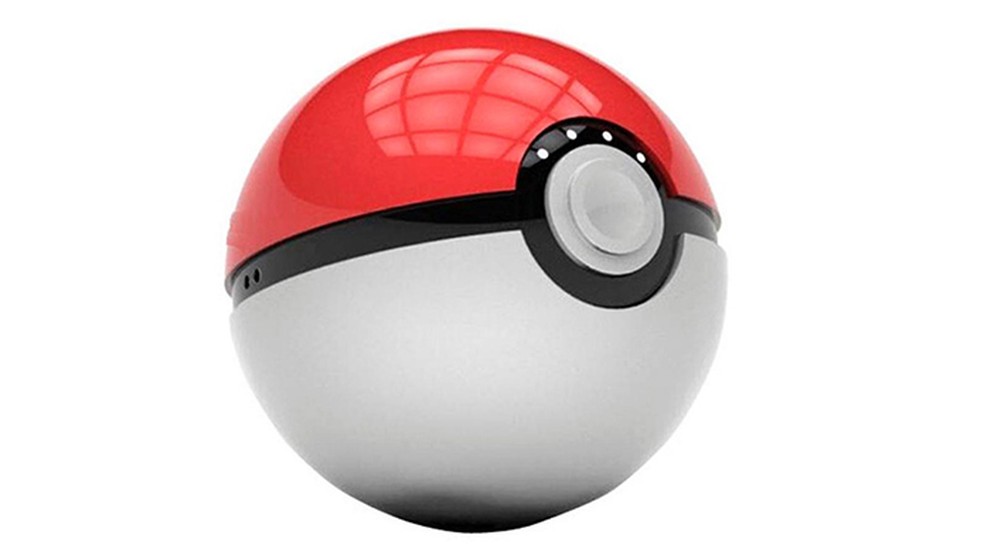 Powerbank tem formato de pokébola (Foto: Reprodução/Zoom)