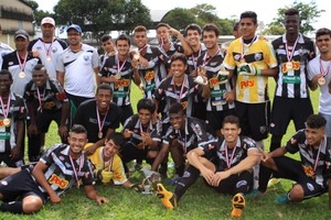 Time juvenil do Votuporanguense, campeão dos Jogos Regionais de 2013 (Foto: Votuporanguense / Divulgação)