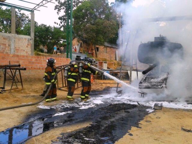 Incêndio foi controlado pelo Corpo de Bombeiros   (Foto: Divulgação/Corpo de Bombeiros)