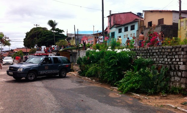 Prisão da quadrilha suspeita aconteceu no bairro das Rocas (Foto: Matheus Magalhães/G1)