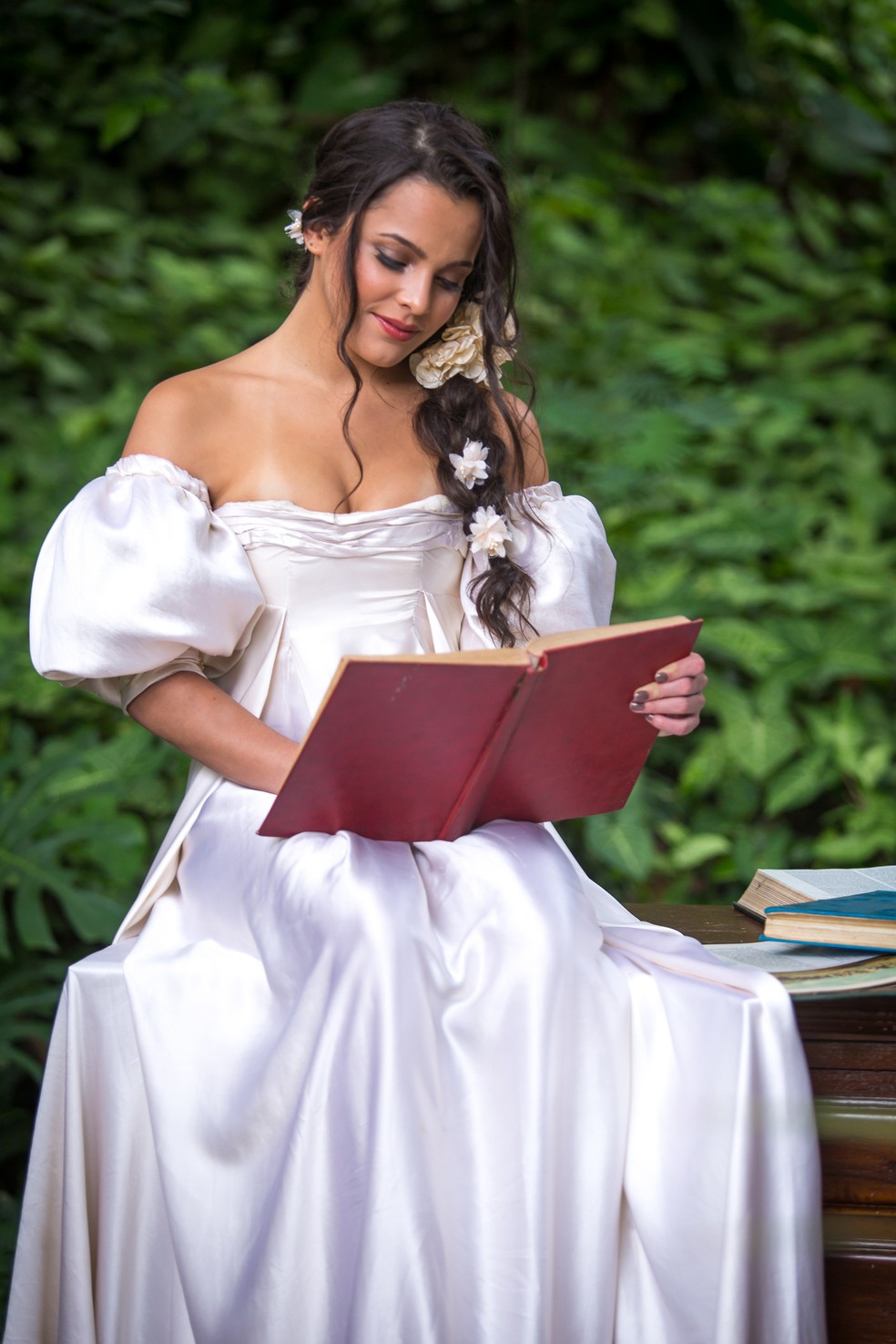 Uma diva de vestido branco (Foto: Artur Meninea)