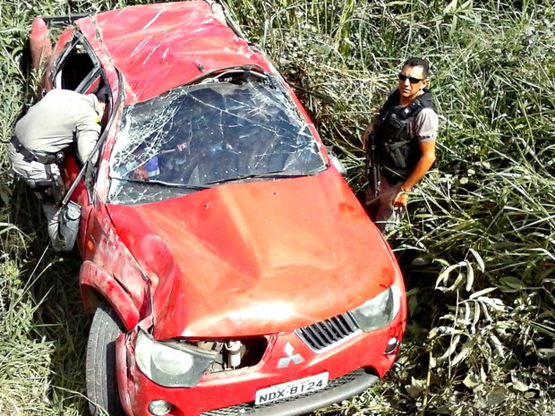 Caminhonete ficou destruída após acidente (Foto: Sávio Marinho/Arquivo Pessoal)