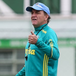 Cuca deixa dúvidas com 14 em campo, e abre treino tático para imprensa